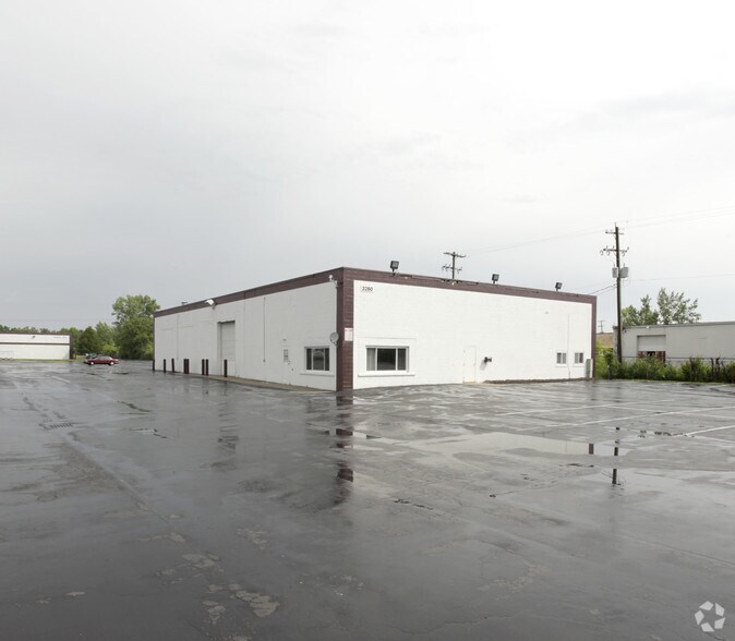 More Photos Of 409 Industry Dr, Columbus Warehouse For Lease