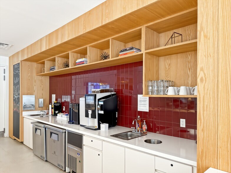 More Photos Of 413-435 W 14th St, New York Coworking Space