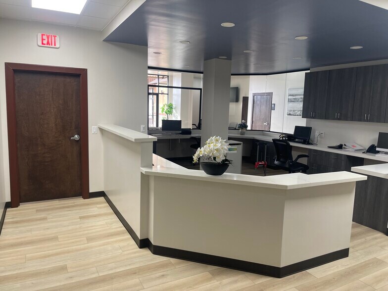 More Photos Of 1915 S Zapata Hwy, Laredo Storefront Retail Office For Lease