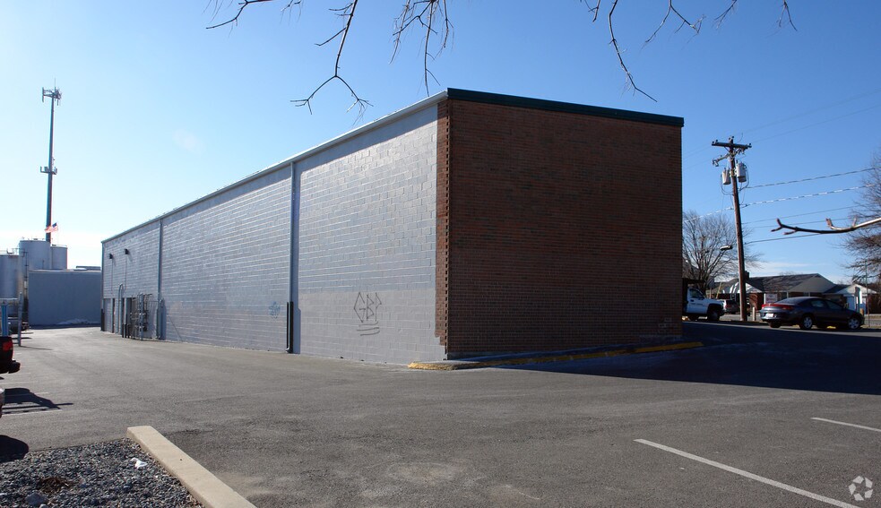 More Photos Of 16831-16895 Oakmont Ave, Gaithersburg Warehouse For Lease