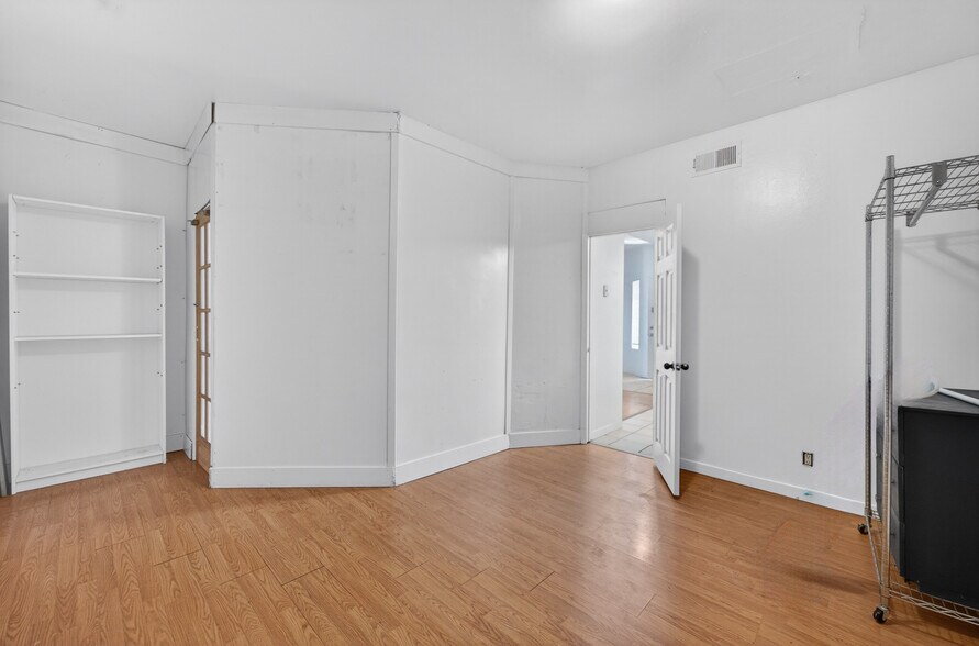 More Photos Of 4930 W Point Loma Blvd, San Diego Apartments For Sale