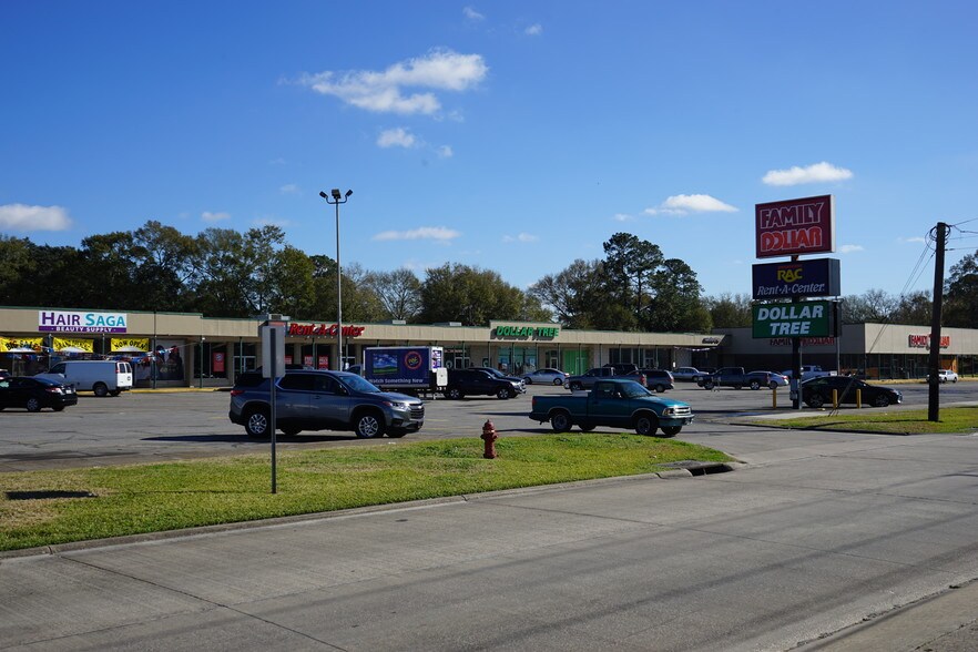 More Photos Of 931-951 3rd Ave, Lake Charles Storefront For Sale