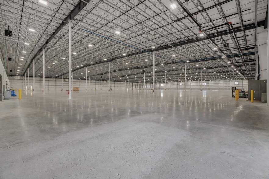 More Photos Of 1295 Huntington Park Dr, Loudon Warehouse For Lease