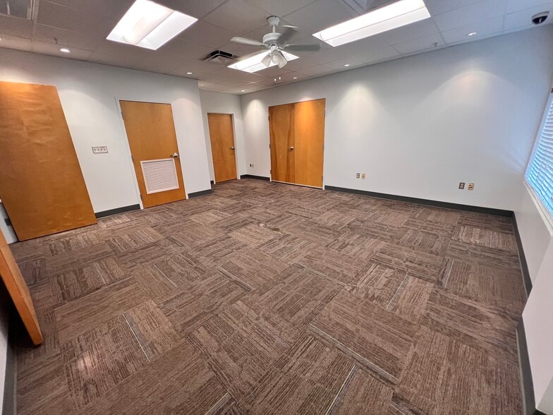 More Photos Of 6457 Hazeltine National Dr, Orlando Warehouse For Sale