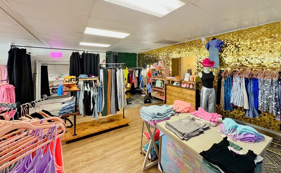 More Photos Of 306 Washington St, Rockwall Storefront Retail Office For Lease