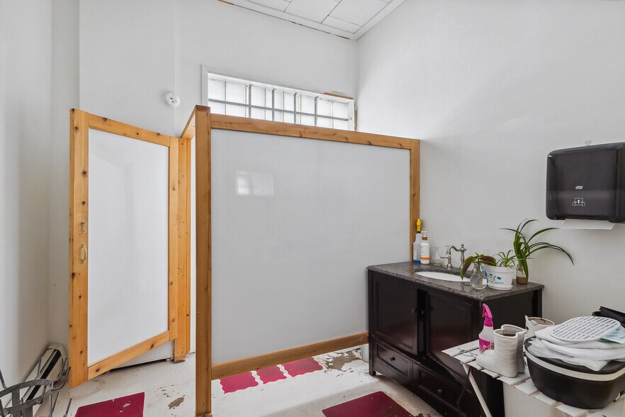 More Photos Of 103 Main St N, Aurora Restaurant For Sale