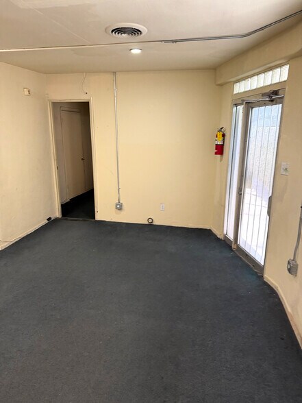 More Photos Of 14540 Sylvan St, Van Nuys Office For Sale