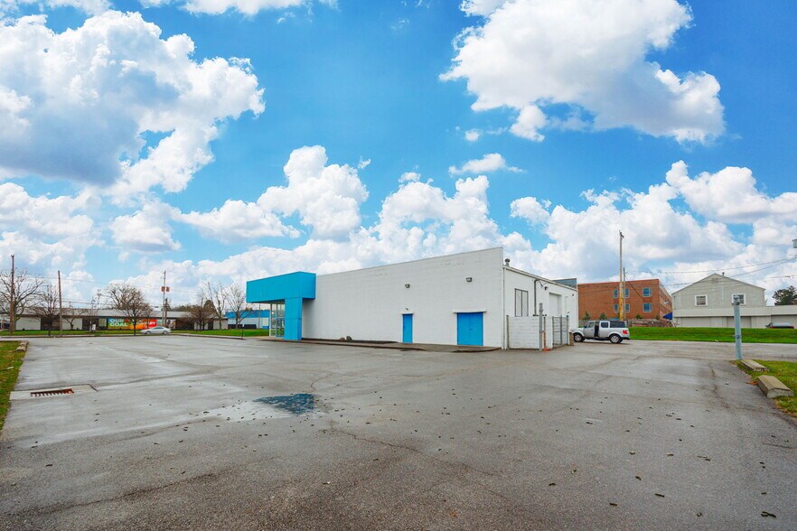 More Photos Of 4011 E Main St, Columbus Freestanding For Lease