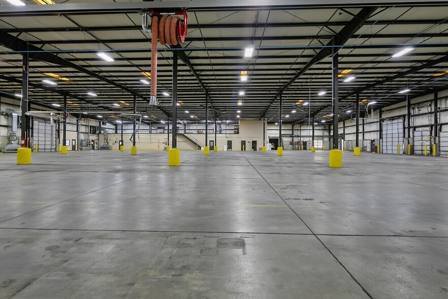More Photos Of 131 Pepsi Ln, Fayetteville Distribution For Lease