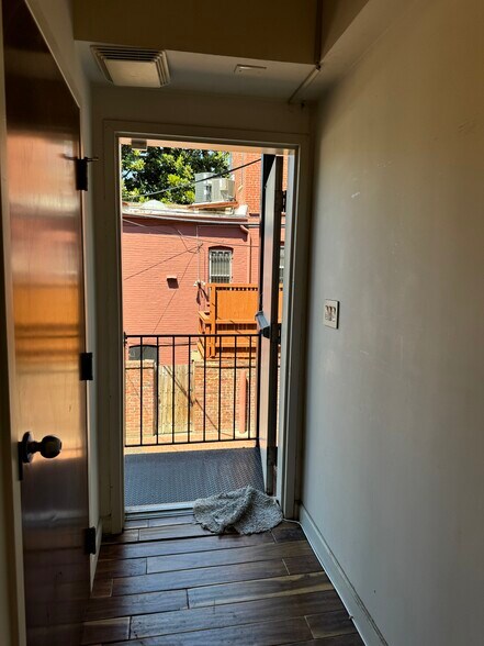 More Photos Of 1608 20th St NW, Washington Storefront Retail Office For Lease