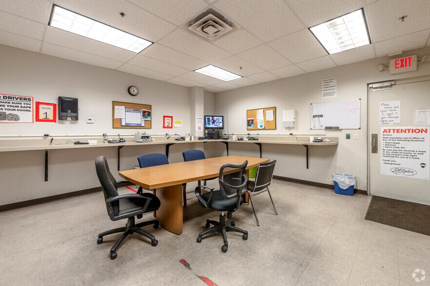 More Photos Of 5900 Pennsylvania Ave, Maple Heights Distribution For Lease