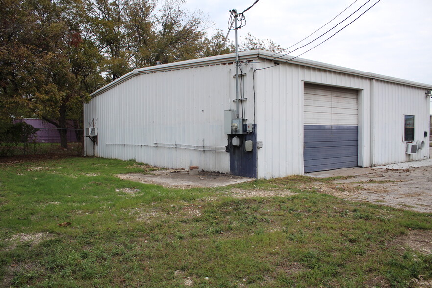 Primary Photo Of 4900 N Interstate 35, Austin Auto Repair For Lease