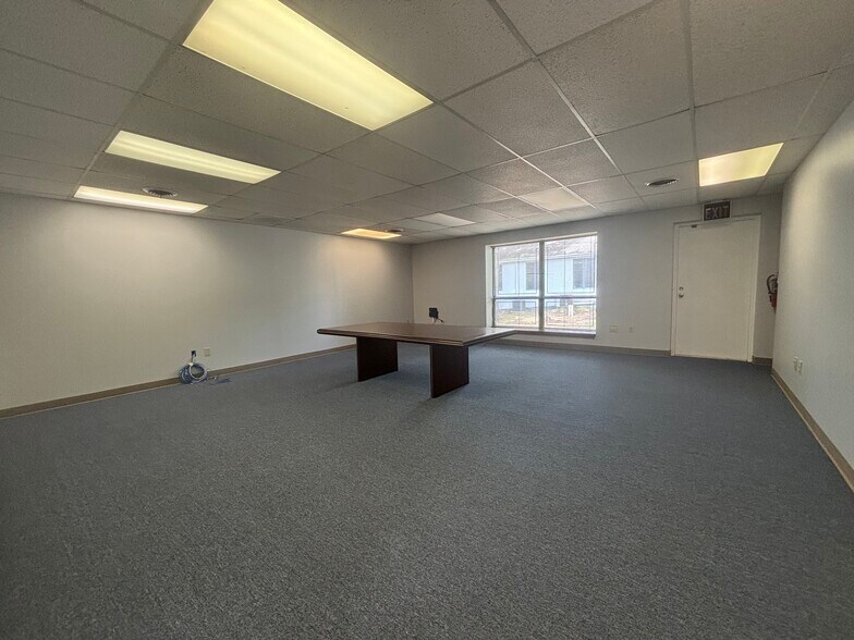 More Photos Of 13510 E Boundary Rd, Midlothian Office For Lease