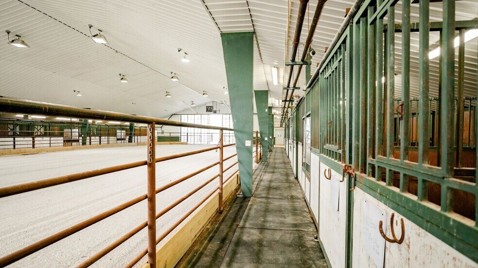 More Photos Of 352 MO-245, Dadeville Horse Stables For Sale