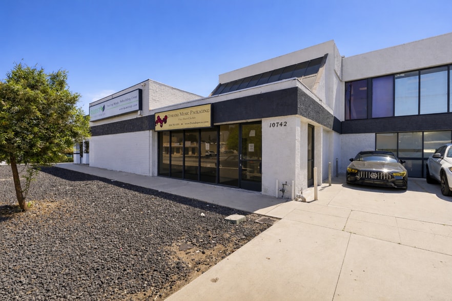 Primary Photo Of 10742 Burbank Blvd, North Hollywood Warehouse For Lease