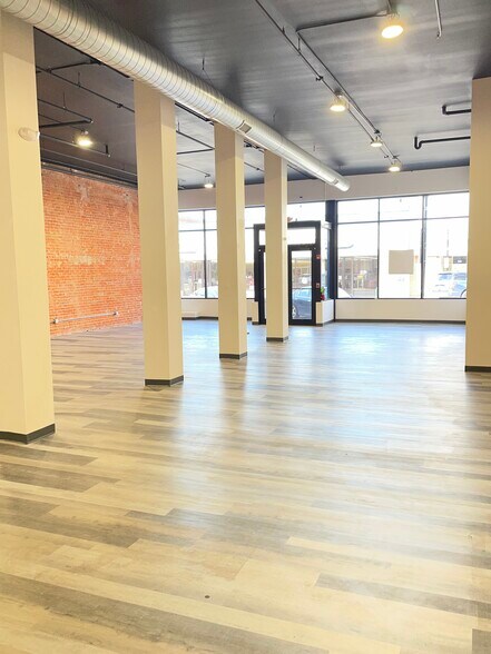 More Photos Of 733 W 2nd St, Hastings Storefront For Lease