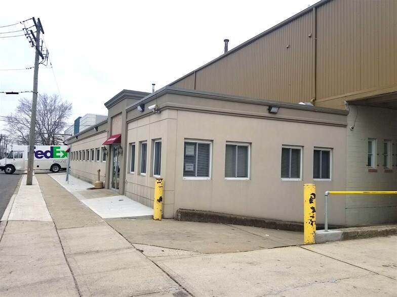 More Photos Of 131 Liberty Ave, Mineola Warehouse For Sale