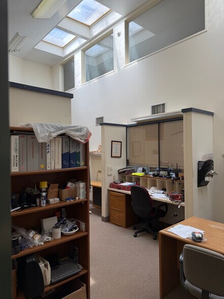 More Photos Of 104 Woodward Hill Rd, Edwardsville Office For Sale
