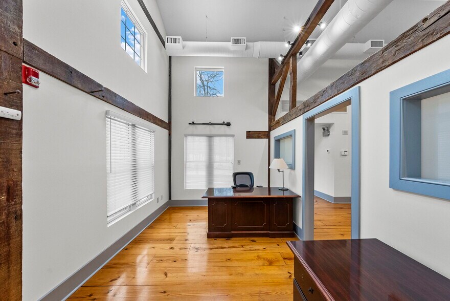 More Photos Of 3 Mapleton Rd, Princeton Office For Sale