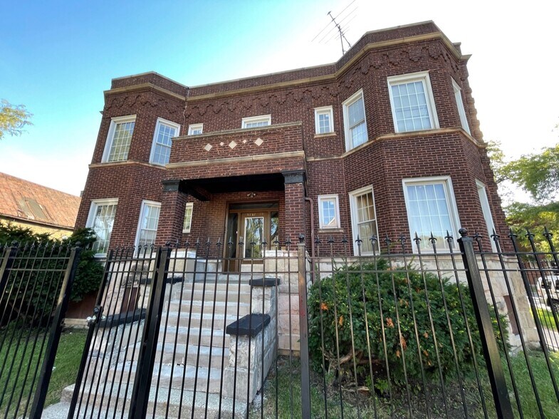 More Photos Of , Chicago Multifamily For Sale