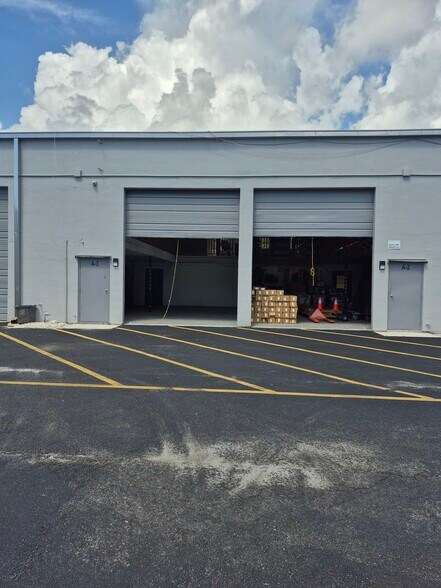 More Photos Of 3965 Investment Ln, West Palm Beach Showroom For Lease