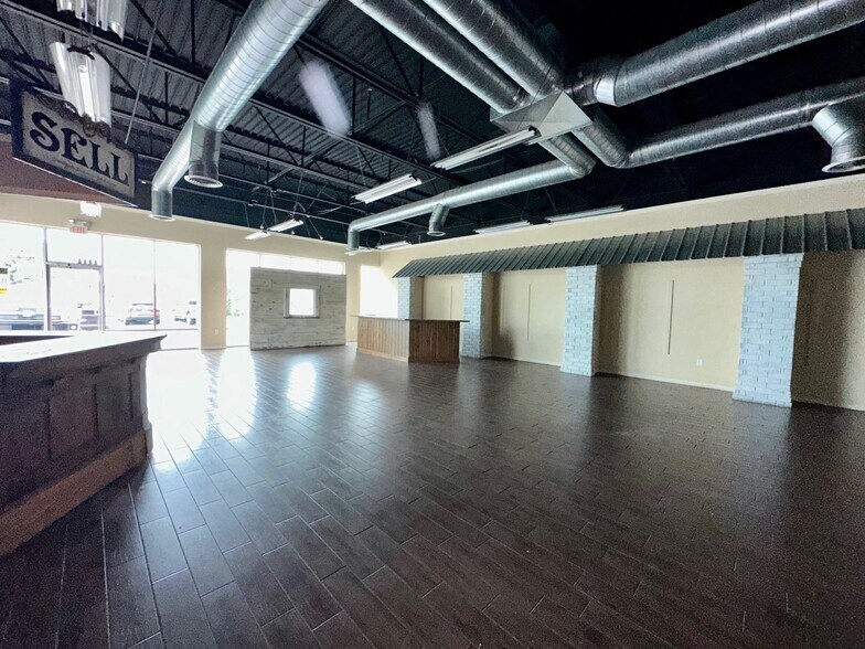 More Photos Of 2452 W Loop 340, Waco Freestanding For Lease