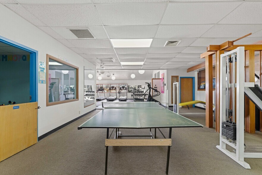 More Photos Of 985 Newmark Ave, Coos Bay Health Club For Sale