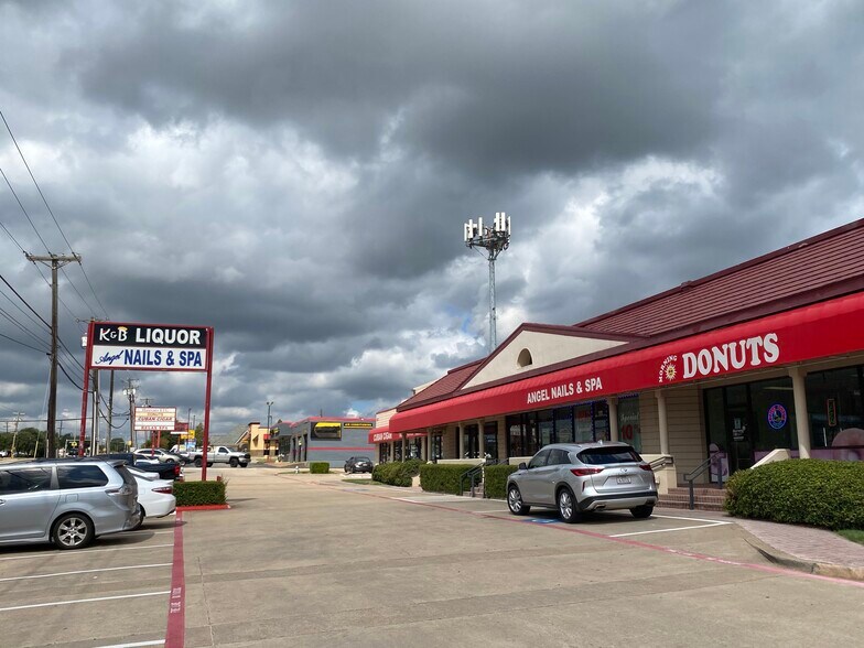 More Photos Of 1905 W 15th St, Plano Unknown For Lease
