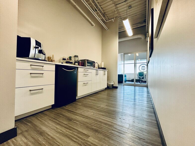 More Photos Of 11350 119 St NW, Edmonton Flex For Sale