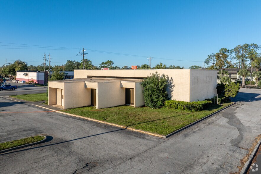 More Photos Of 5730 University Blvd W, Jacksonville Restaurant For Lease