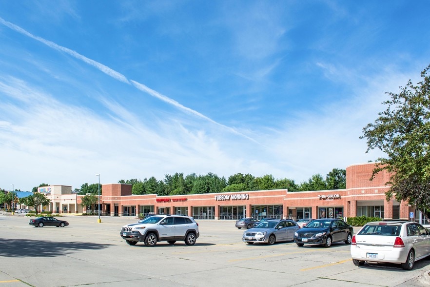 More Photos Of 8801 University Ave, Clive Unknown For Lease