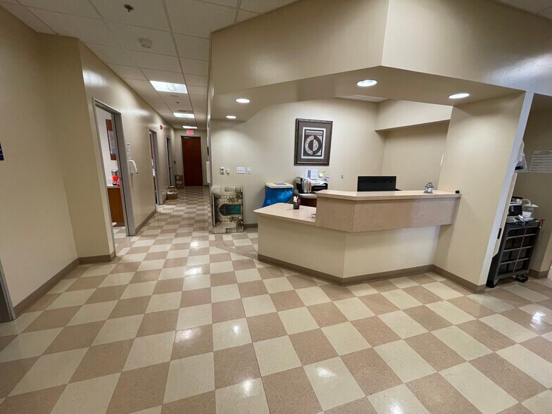 More Photos Of 9900 Stockdale Hwy, Bakersfield Medical For Lease