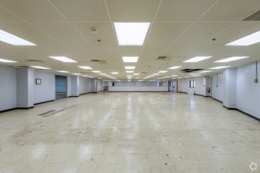 More Photos Of 612 E Lake St, Lake Mills Industrial For Sale