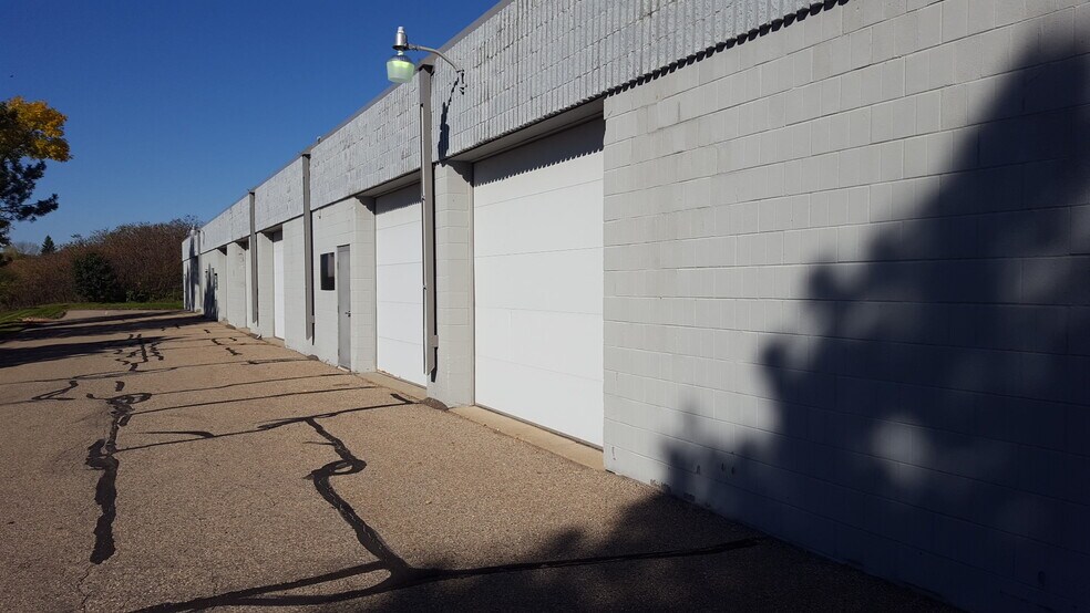 More Photos Of 6820-6848 Washington Ave S, Eden Prairie Showroom For Lease