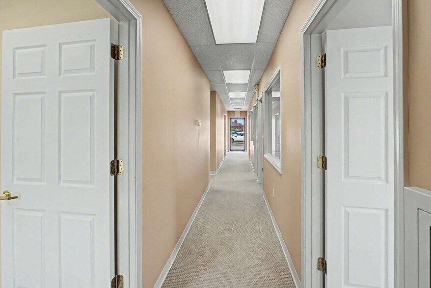 More Photos Of 2737 E Jackson Blvd, Jackson Medical For Lease