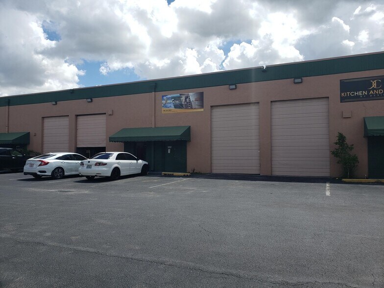 More Photos Of 8527-8529 NW 66th St, Miami Warehouse For Lease