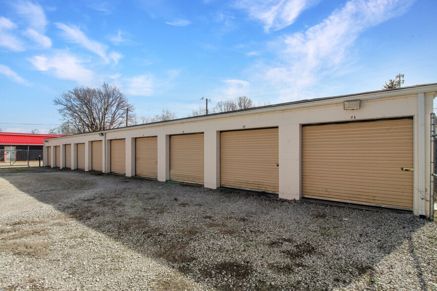 More Photos Of 257 E High St, Mooresville Self Storage For Sale