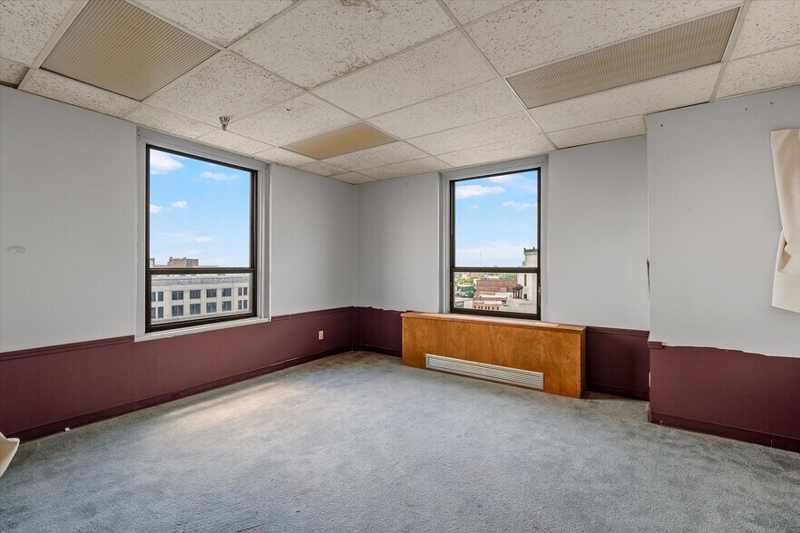 More Photos Of 509 Marshall St, Shreveport Office For Sale