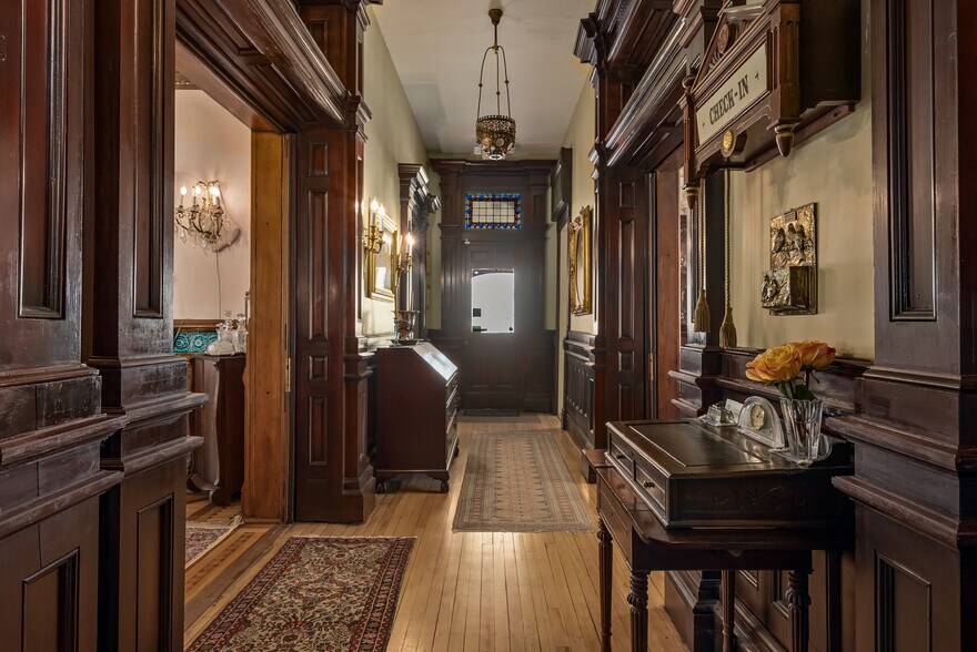 More Photos Of 809 Hall St, Saint Joseph Hospitality For Sale