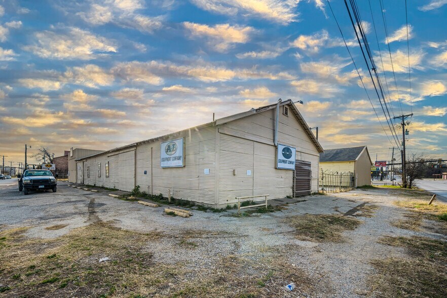 More Photos Of 1808 Bomar Ave, Fort Worth General Retail For Sale