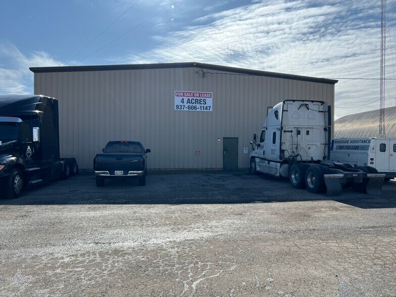 More Photos Of 2323-2331 Campbell Rd, Sidney Warehouse For Sale