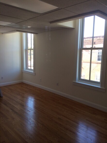 More Photos Of 301 E Main St, Remington Office For Lease