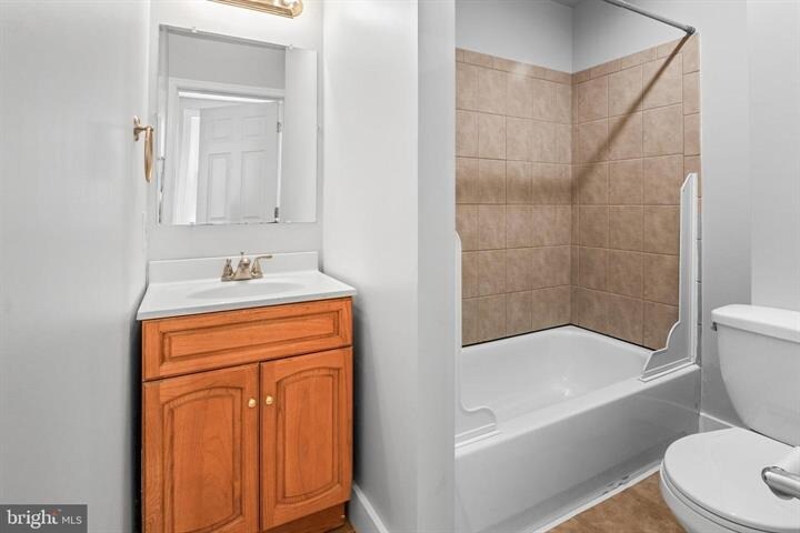 More Photos Of 2112 Fleet St, Baltimore Bar For Sale