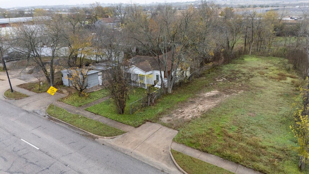 More Photos Of 921 W 2nd St, Taylor Land For Sale