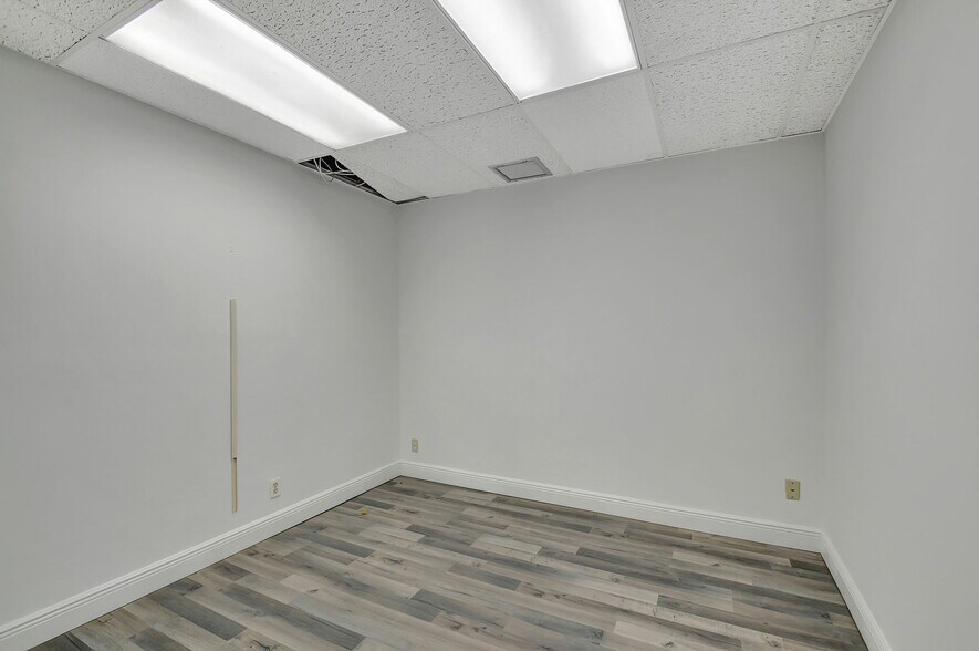 More Photos Of 101 N J St, Lake Worth Office For Lease