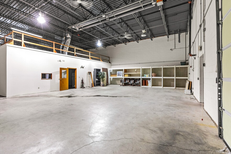 More Photos Of 69 Parker St, Newburyport Research And Development For Lease