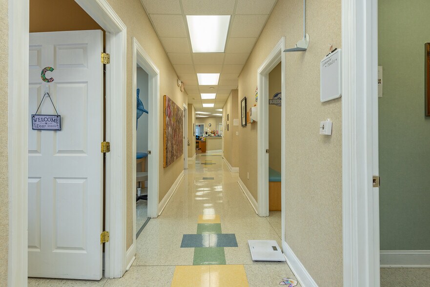 More Photos Of 110 Chadwick Square Ct, Hendersonville Medical For Sale