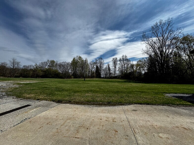 More Photos Of 33 Transport Dr, Bennington Freestanding For Sale