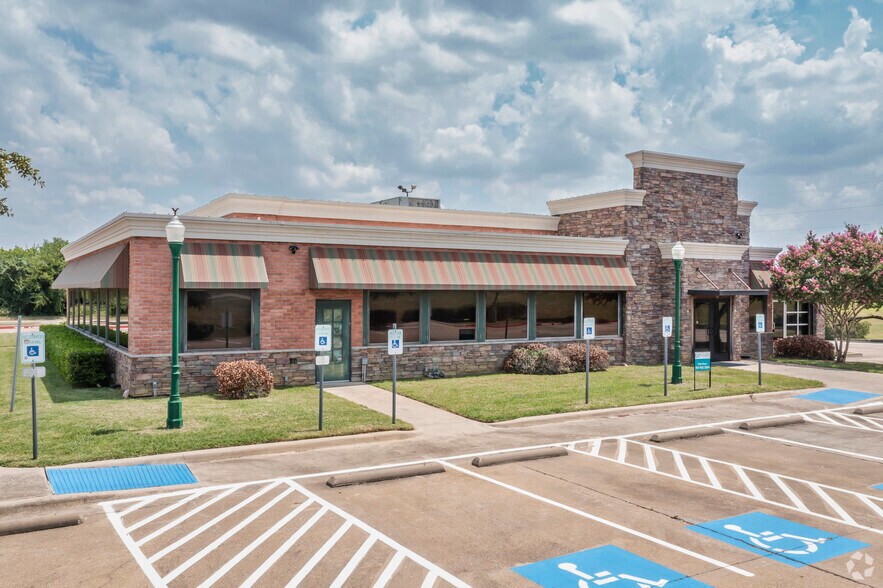 More Photos Of 2290 S Stemmons Fwy, Lewisville Restaurant For Lease