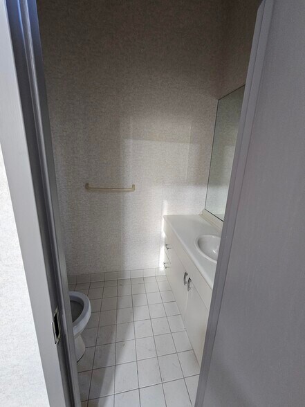 More Photos Of 166 E Jericho Tpke, Mineola Office For Lease